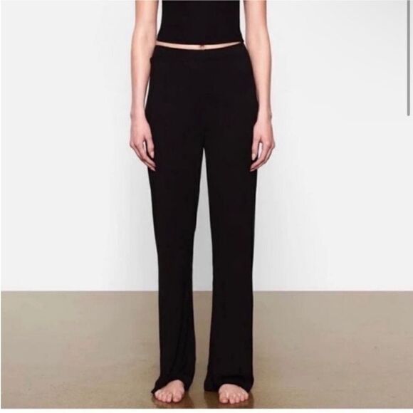 SKIMS Pants - Skims NWT Soft Ribbed Lounge Pant in Onyx Size XS